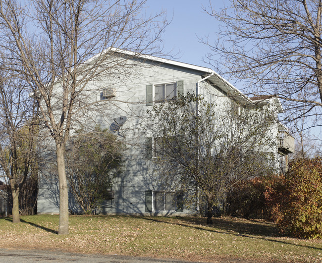 1505 6th St N in St. Cloud, MN - Foto de edificio - Building Photo