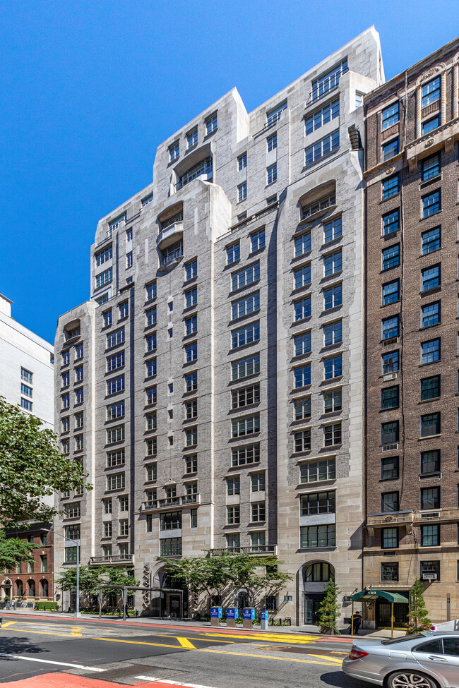 135 E 79th St in New York, NY - Foto de edificio - Building Photo