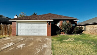 10606 Elgin Ave in Lubbock, TX - Foto de edificio - Building Photo