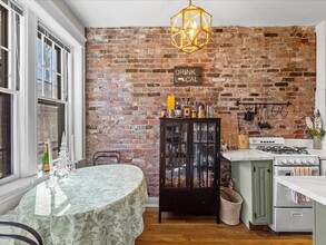 4 Crawford St, Unit 2 in Cambridge, MA - Building Photo - Building Photo