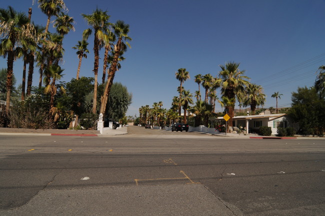 101-109 Canyon Rock in Palm Springs, CA - Building Photo - Building Photo