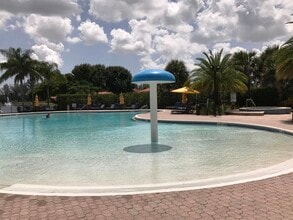 6109 Reynolds St in West Palm Beach, FL - Foto de edificio - Building Photo