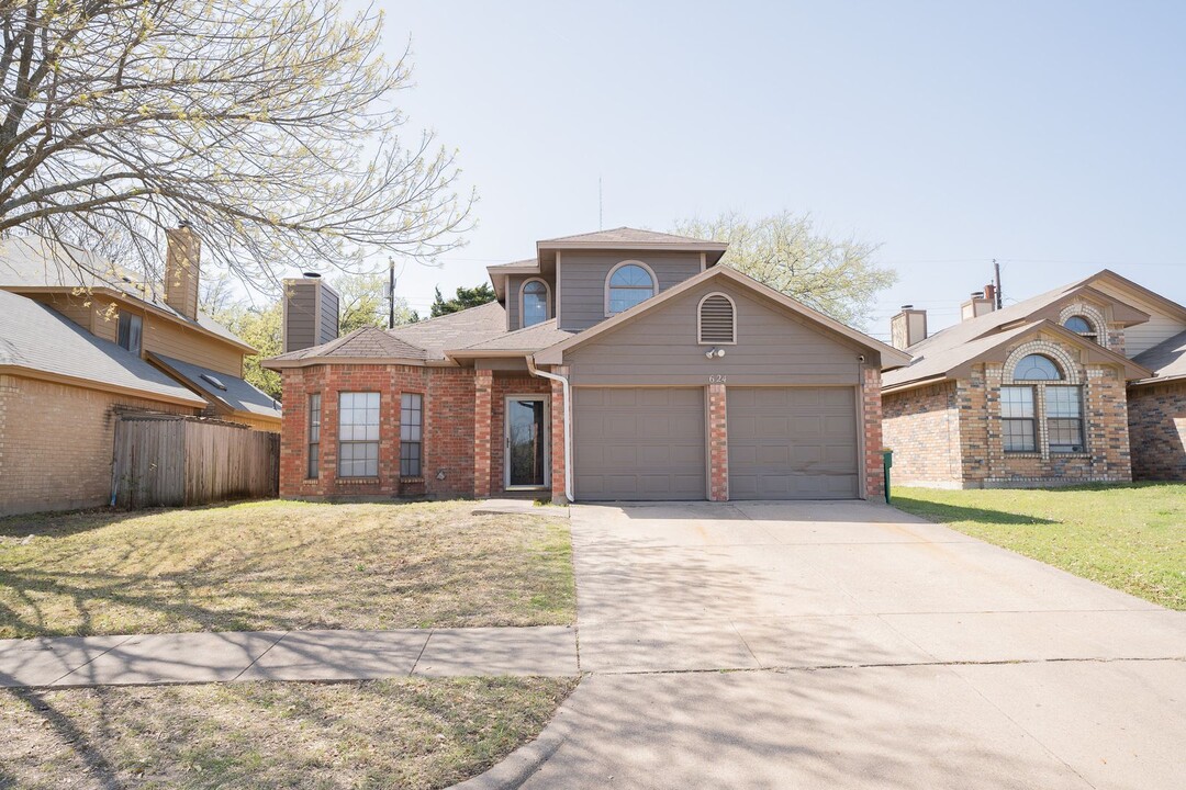 624 Lemons St in Cedar Hill, TX - Building Photo