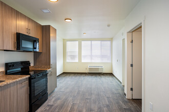 Karl's Farm Senior Apartments in Northglenn, CO - Foto de edificio - Interior Photo