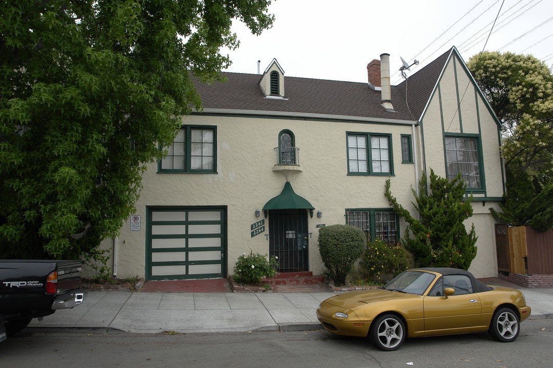 2242-2246 E 32nd St in Oakland, CA - Foto de edificio