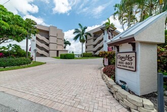 807 River Point Dr in Naples, FL - Foto de edificio - Building Photo