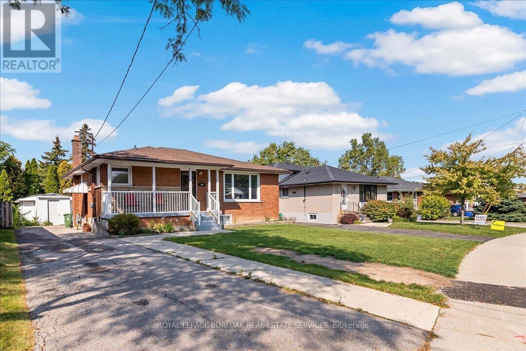 161 Hoover Crescent in Hamilton, ON - Building Photo