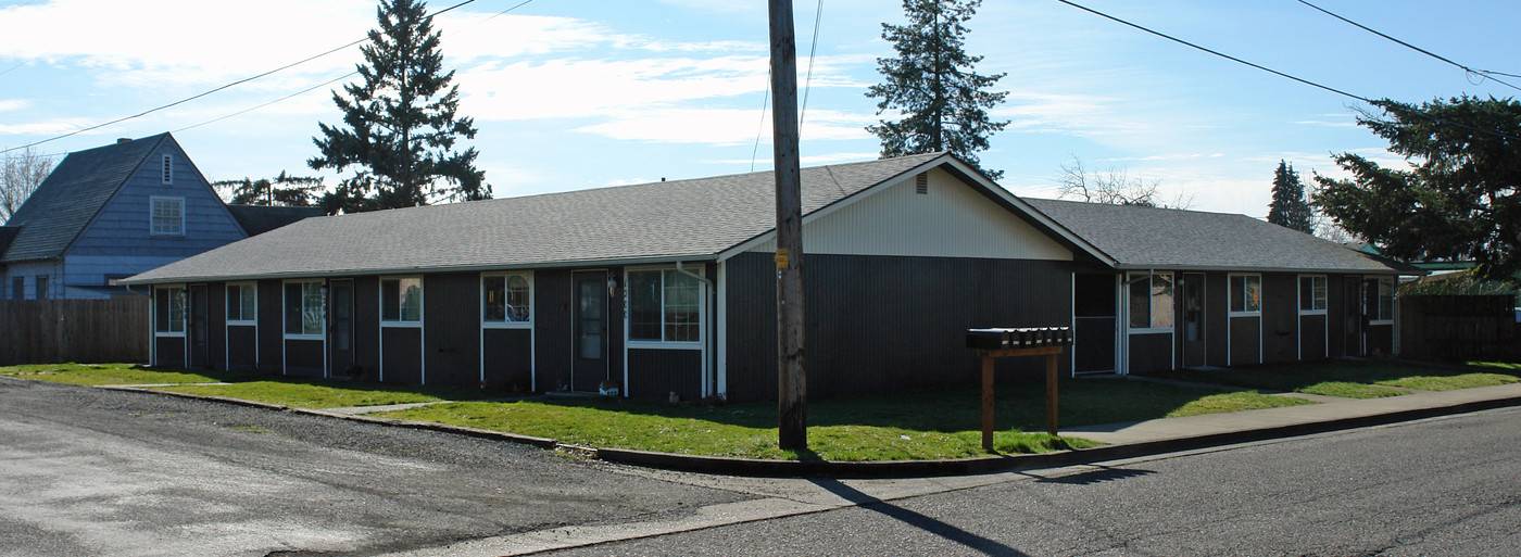 1200-1208 Madison St SE in Albany, OR - Building Photo