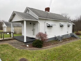 66 Birch Rd in Uniontown, PA - Building Photo