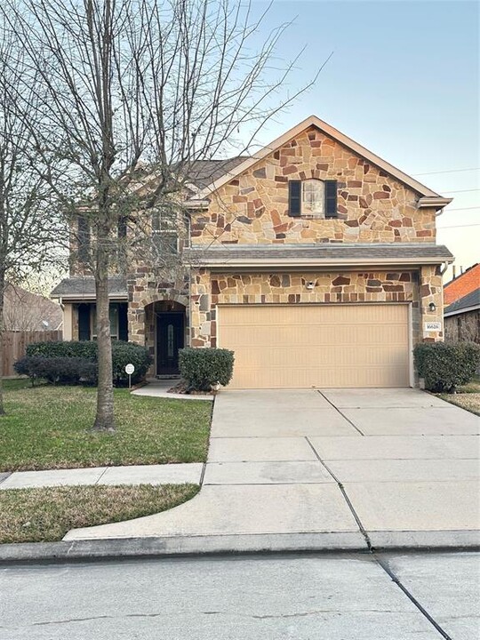 16626 Lake Prince Ln in Houston, TX - Foto de edificio