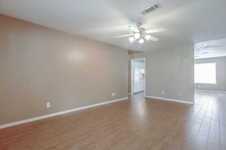 1013 Mccall Ave in Conroe, TX - Building Photo - Building Photo