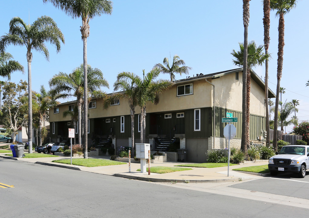 1840 Broadway St in Oceanside, CA - Building Photo