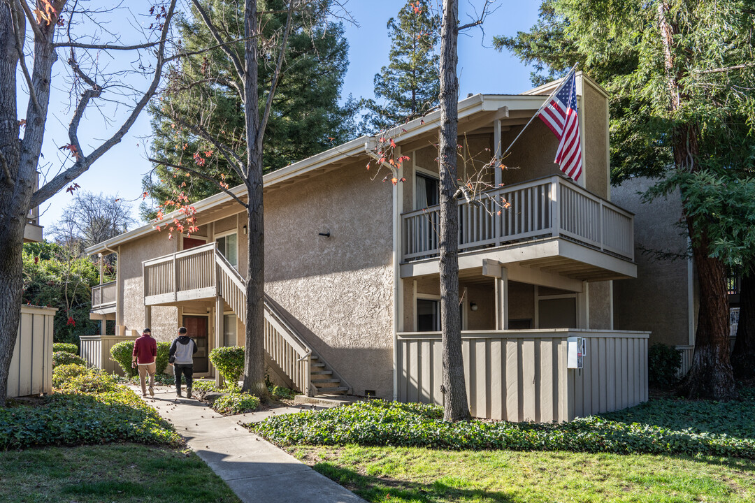 Kirwood Villas in Concord, CA - Building Photo