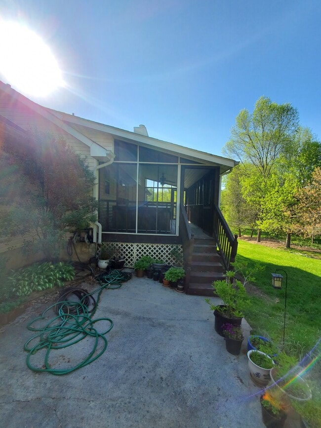 5621 Chestnut Pond Dr in Ooltewah, TN - Building Photo - Building Photo