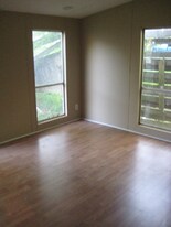 924 W 49th St in Anniston, AL - Building Photo