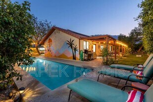 2184 E Powell Rd in Palm Springs, CA - Building Photo