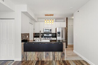 400 W Ontario St in Chicago, IL - Building Photo - Building Photo