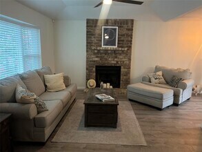 14020 Schroeder Rd in Houston, TX - Building Photo - Building Photo