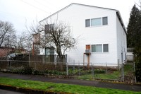 2513 N Rosa Parks Way in Portland, OR - Building Photo - Building Photo