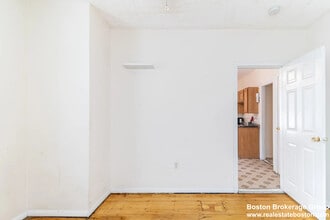 20 Howell St, Unit 2 in Boston, MA - Foto de edificio - Building Photo
