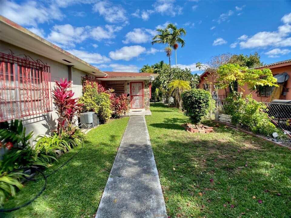 3181 SW 26th St-Unit -3181 in Miami, FL - Building Photo