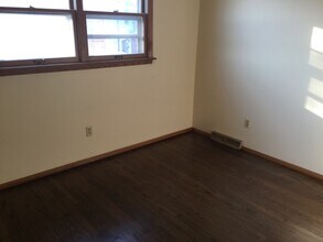 9727 W Reichert Pl in Milwaukee, WI - Foto de edificio - Building Photo