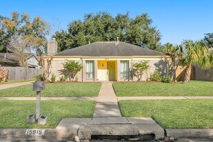 15915 Dunmoor Dr in Houston, TX - Building Photo