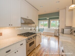 1417 NE Stanton St in Portland, OR - Building Photo - Building Photo