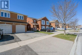 3873 Densbury Dr in Mississauga, ON - Building Photo - Building Photo