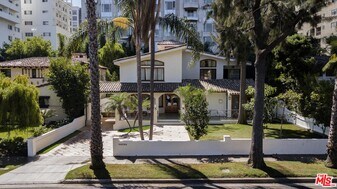 10734 Lindbrook Dr in Los Angeles, CA - Building Photo