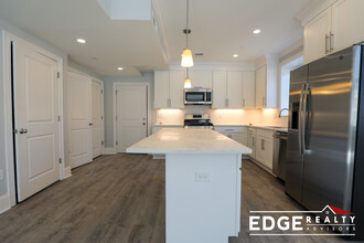 90 Kenrick St, Unit 1 in Boston, MA - Building Photo - Building Photo