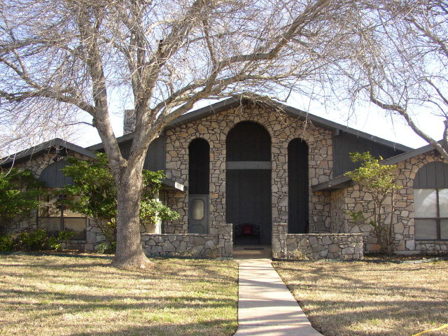 203 Coronado Dr N in Kerrville, TX - Building Photo