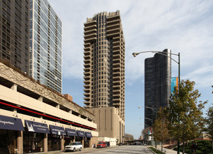 530-540 N Lake Shore Dr in Chicago, IL - Foto de edificio - Building Photo