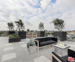 6535 Melrose Ave in Los Angeles, CA - Building Photo - Building Photo