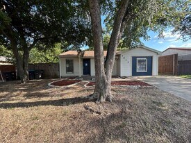 7012 Newberry Ct E in Fort Worth, TX - Building Photo