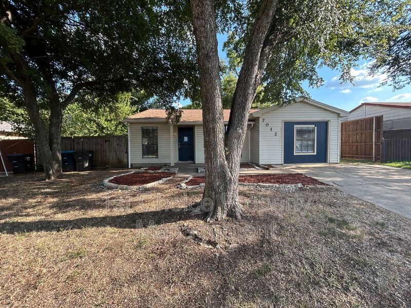 7012 Newberry Ct E in Fort Worth, TX - Building Photo