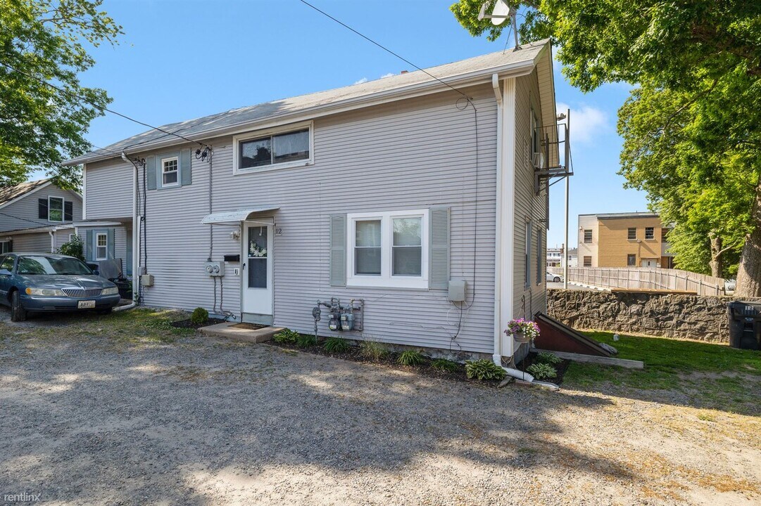 12 Grove St Photo