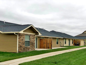 Pioneer Estates in Garden City, KS - Building Photo - Building Photo