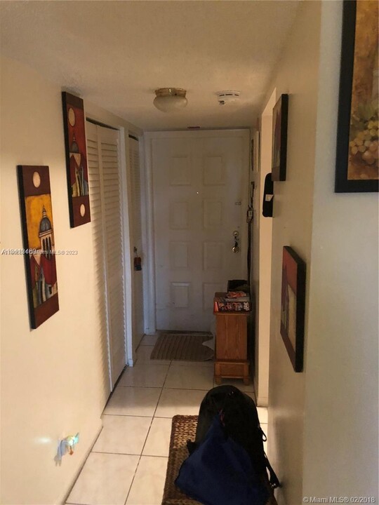 3720 N Pine Island Rd, Unit 427 in Sunrise, FL - Foto de edificio