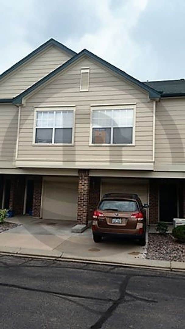 property at 2016 Oxford Ln