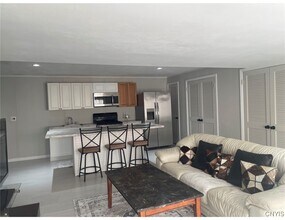 7390 Barberry Ln in Manlius, NY - Building Photo - Building Photo