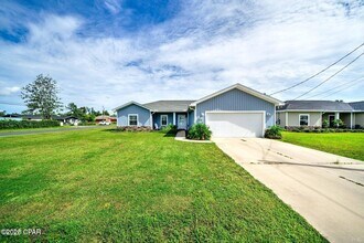 600 E 16th St in Lynn Haven, FL - Building Photo - Building Photo