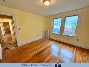 19 Stearns Rd, Unit 1 in Watertown, MA - Building Photo - Building Photo