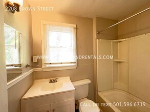 2208 Brown St in Little Rock, AR - Building Photo - Building Photo