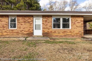 117 Brentwood Dr, Unit 1A in Troy, NC - Building Photo