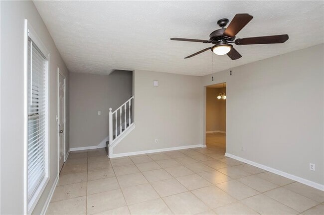 334 Cobblestone Rd in Auburn, GA - Foto de edificio - Building Photo