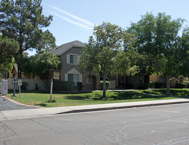 Colonia Apartment Homes - Roger in Tempe, AZ - Building Photo - Building Photo