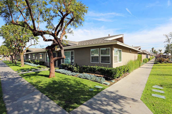 Normandy Park Apartments in Anaheim, CA - Foto de edificio - Building Photo