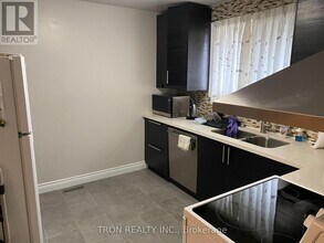 33 Yellow Birchway in Toronto, ON - Building Photo - Building Photo