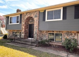 37 Woodmont Dr in East Hartford, CT - Building Photo - Building Photo